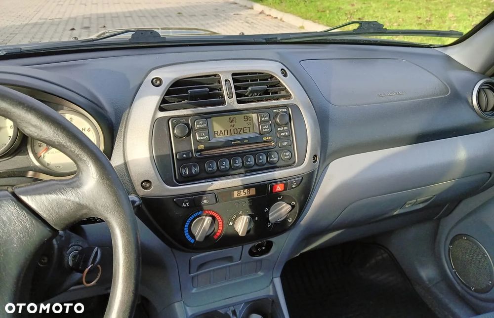 Toyota RAV4 2.0 D-4D 4x4 - 15