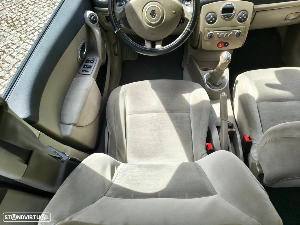 Renault Clio 1.2 16V Privilège - 19