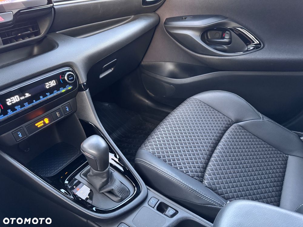 Toyota Yaris Hybrid 1.5 Executive - 14