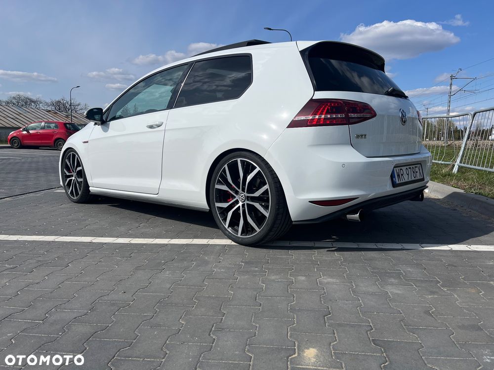Volkswagen Golf - 6