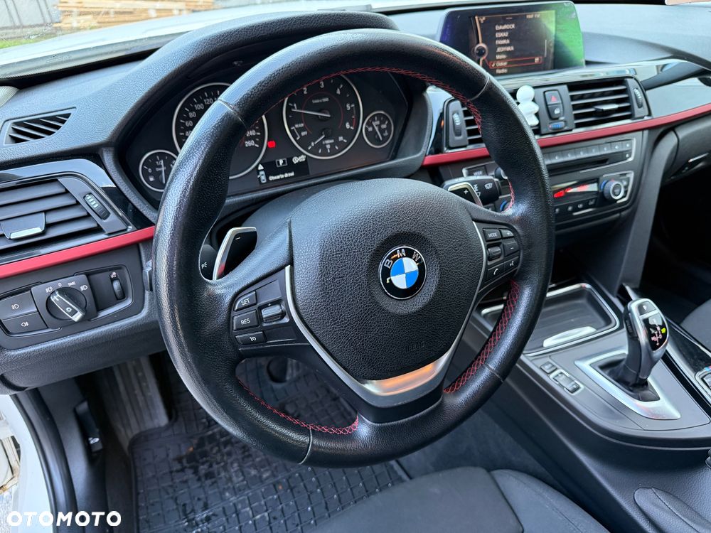 BMW Seria 3 320d DPF Touring Edition Sport - 11