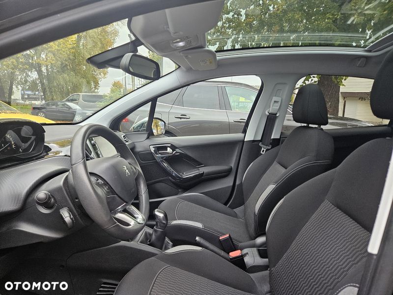 Peugeot 208 - 5