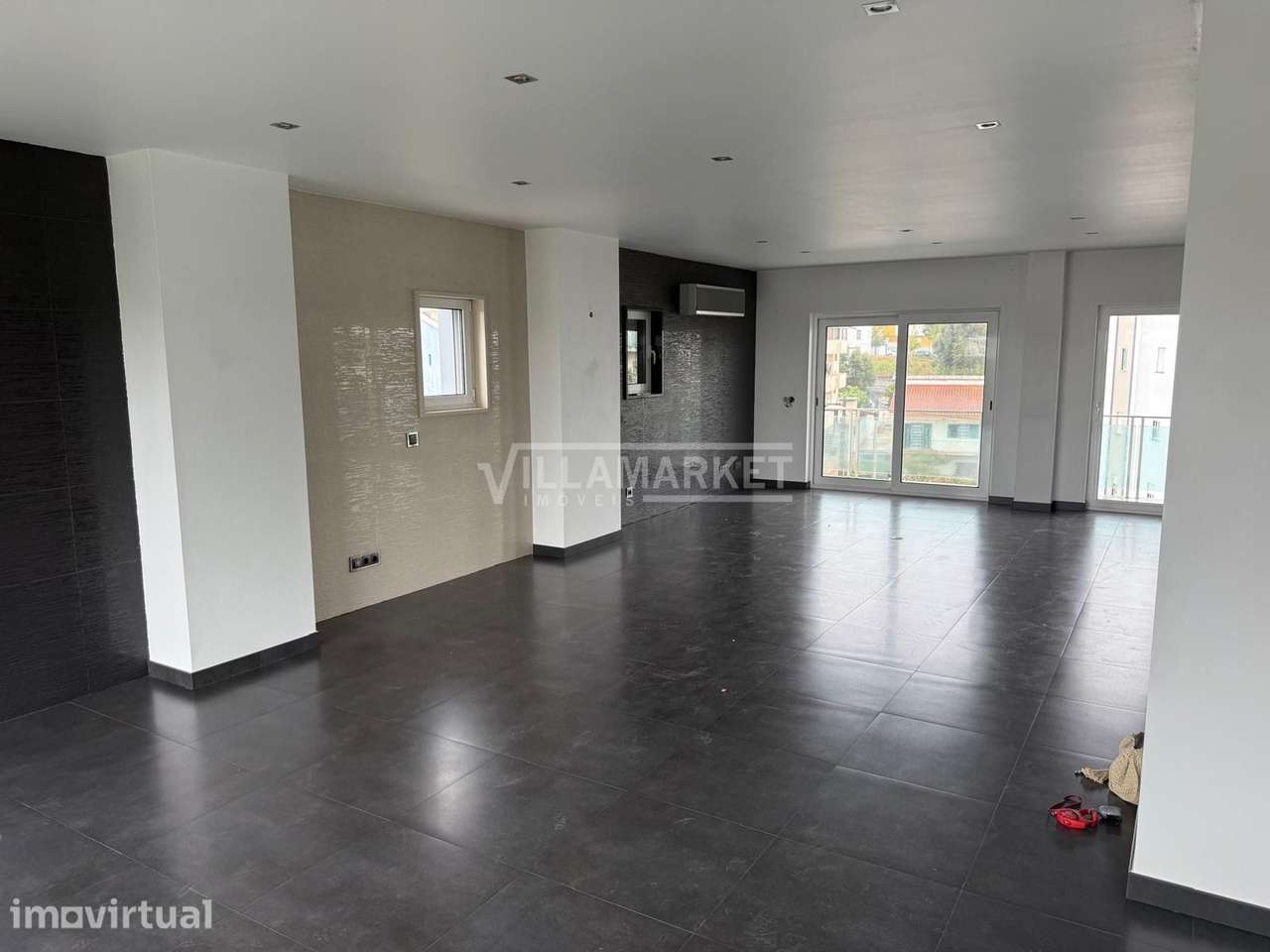 Espaçoso e luxusos Apartamento T3 com 2 suites, garagem e sótão situad - Grande imagem: 3/40