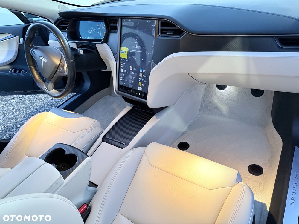 Tesla Model S - 17