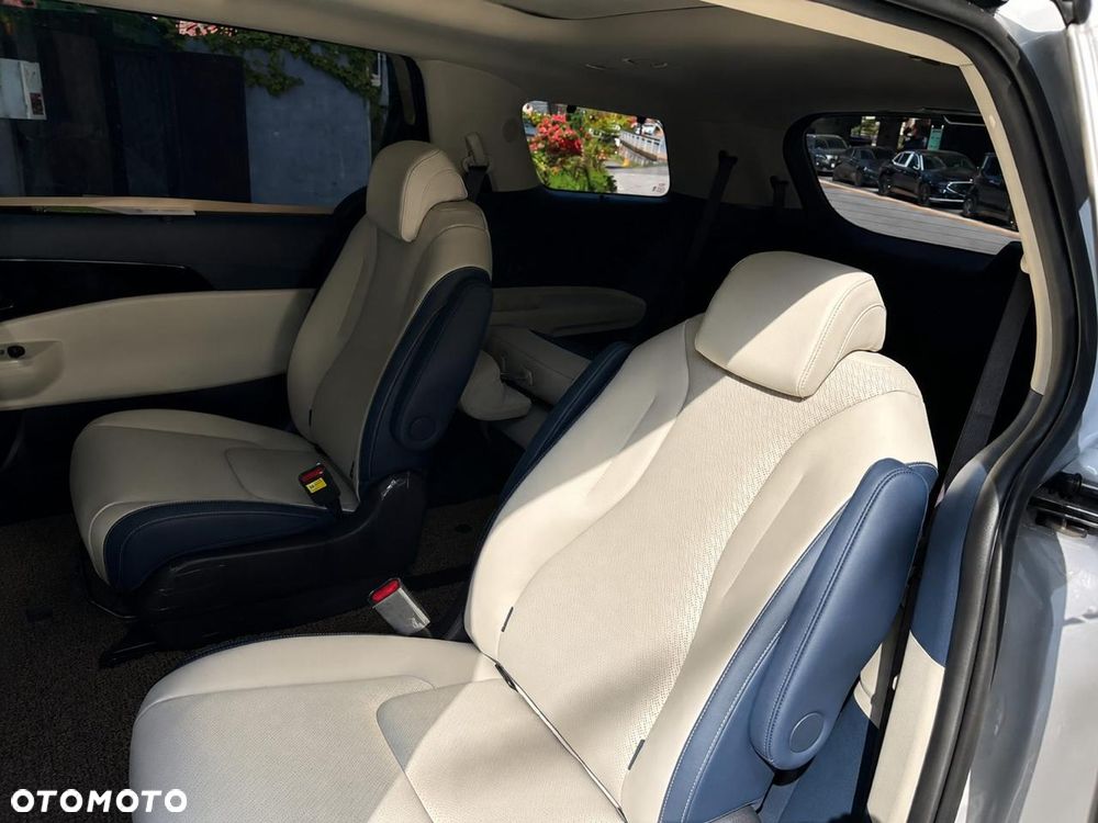Kia Carnival - 8