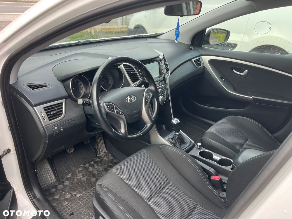 Hyundai i30 1.6 Trend - 12