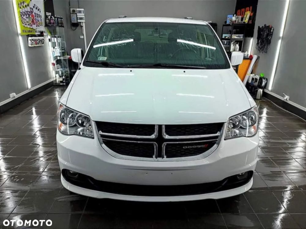 Dodge Grand Caravan - 4