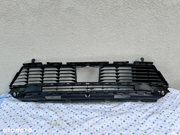 PEUGEOT 3008 5008 2 II KRATKA ŚRODKOWA GRILL ATRAPA PRZÓD 9816499377