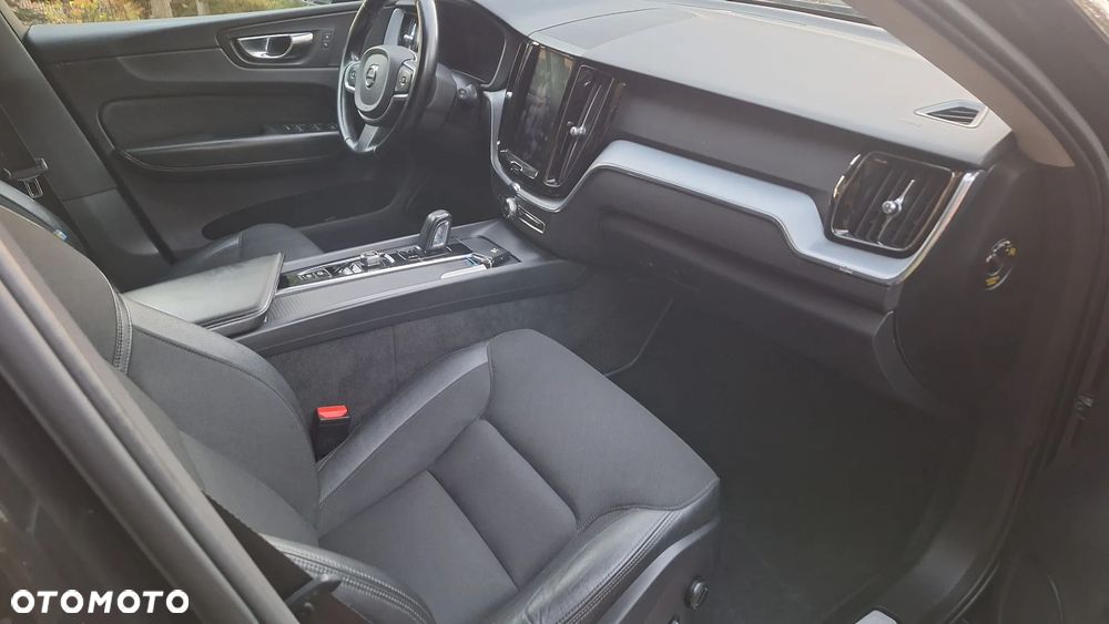 Volvo XC 60 B4 D AWD Geartronic Momentum Pro - 21