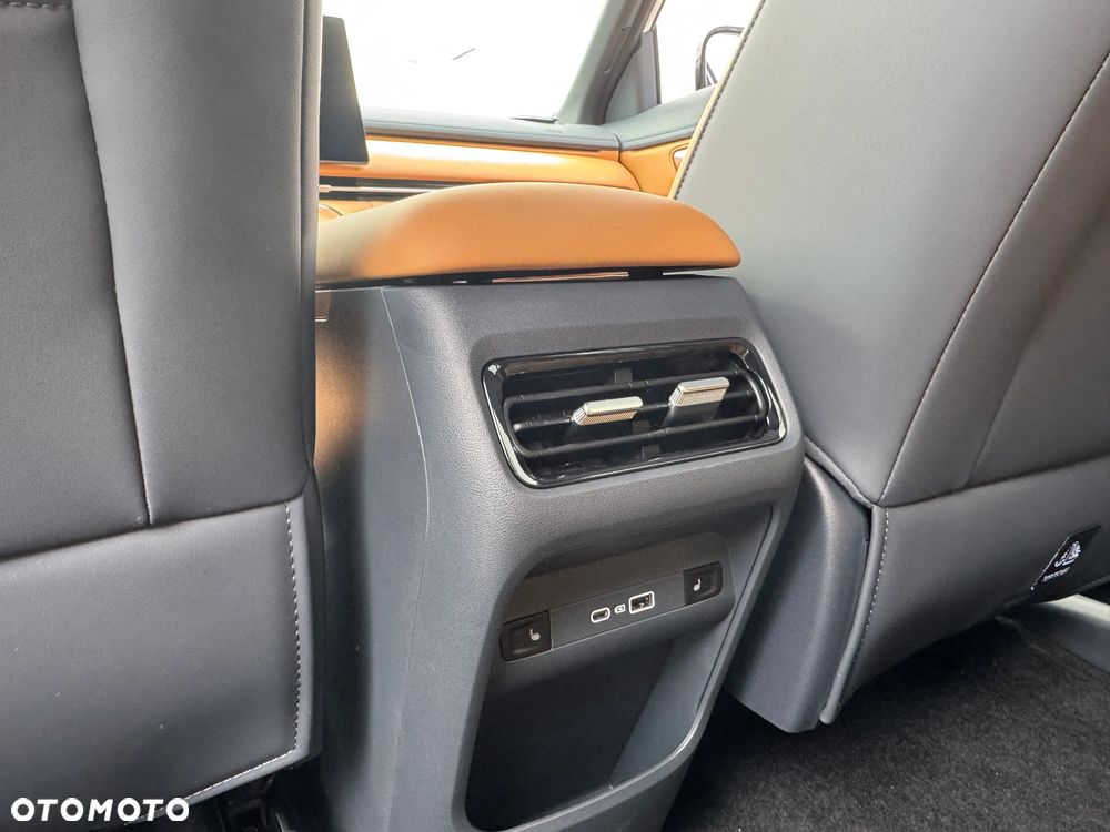 Geely Starray EM-i 1.5 PHEV Max - 11