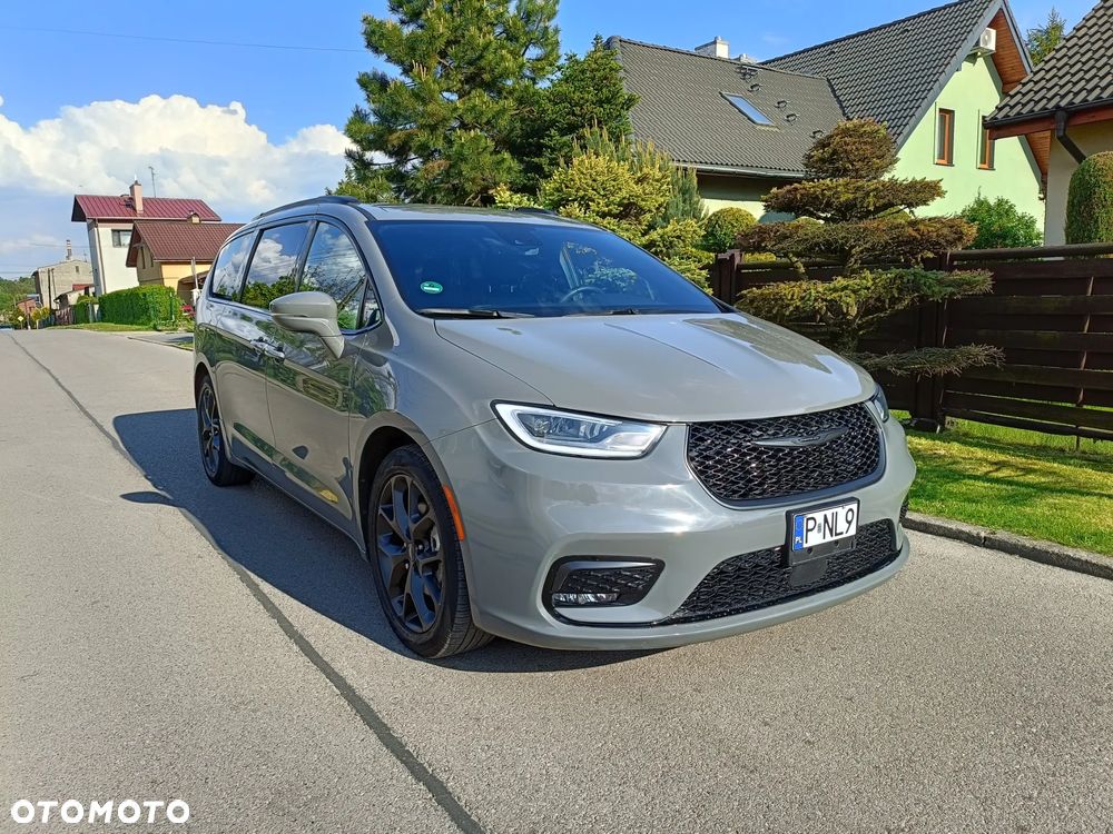 Chrysler Pacifica - 1