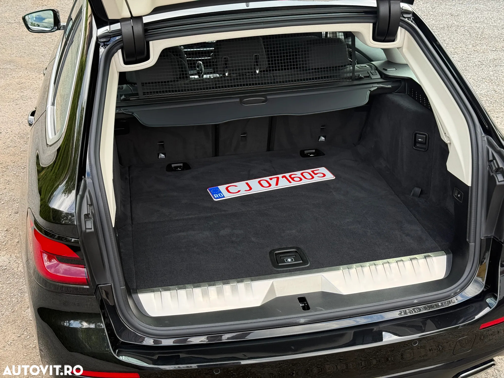 BMW Seria 5 530e xDrive Touring Aut. Luxury Line - 39