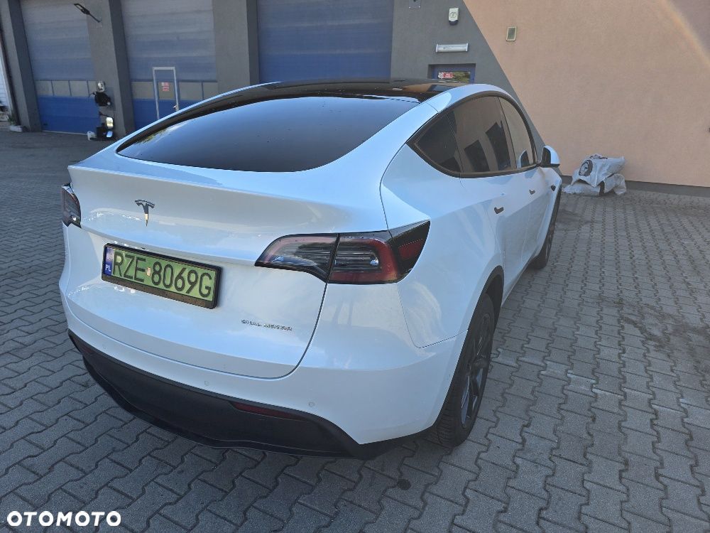 Tesla Model Y Long Range Dual Motor AWD - 11