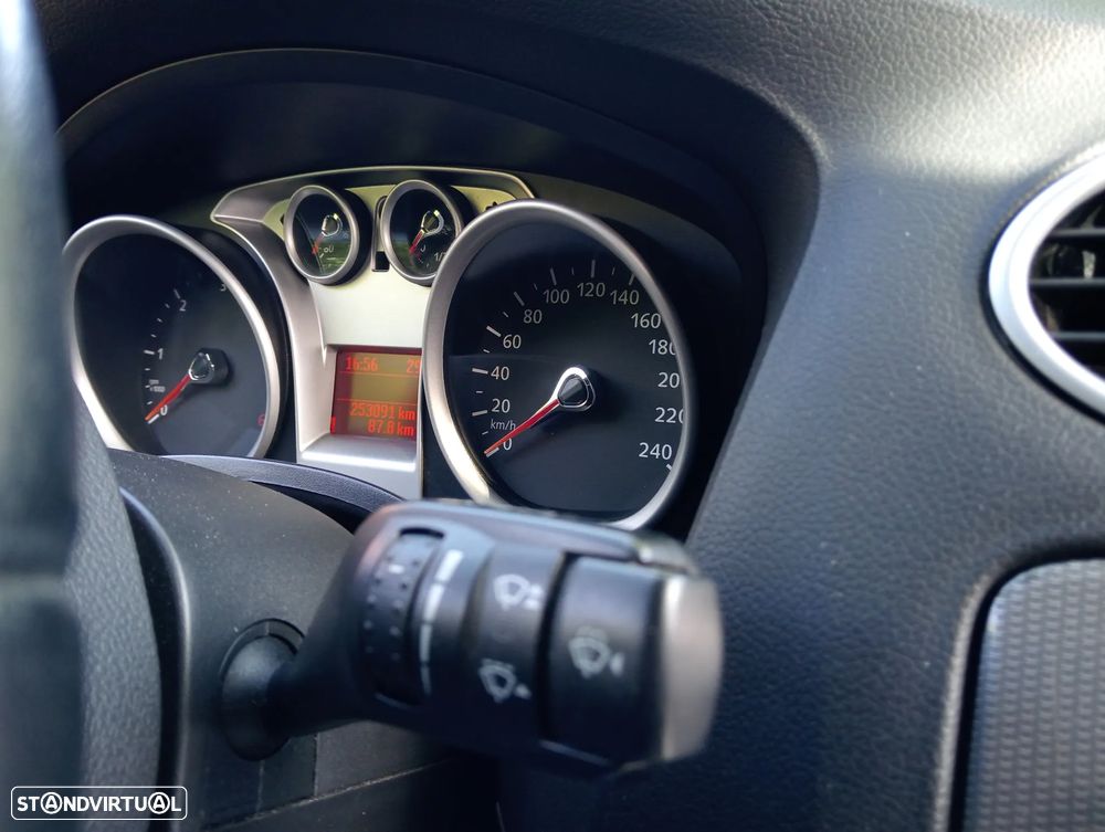 Ford Focus SW 1.6 TDCi Titanium 17 - 21