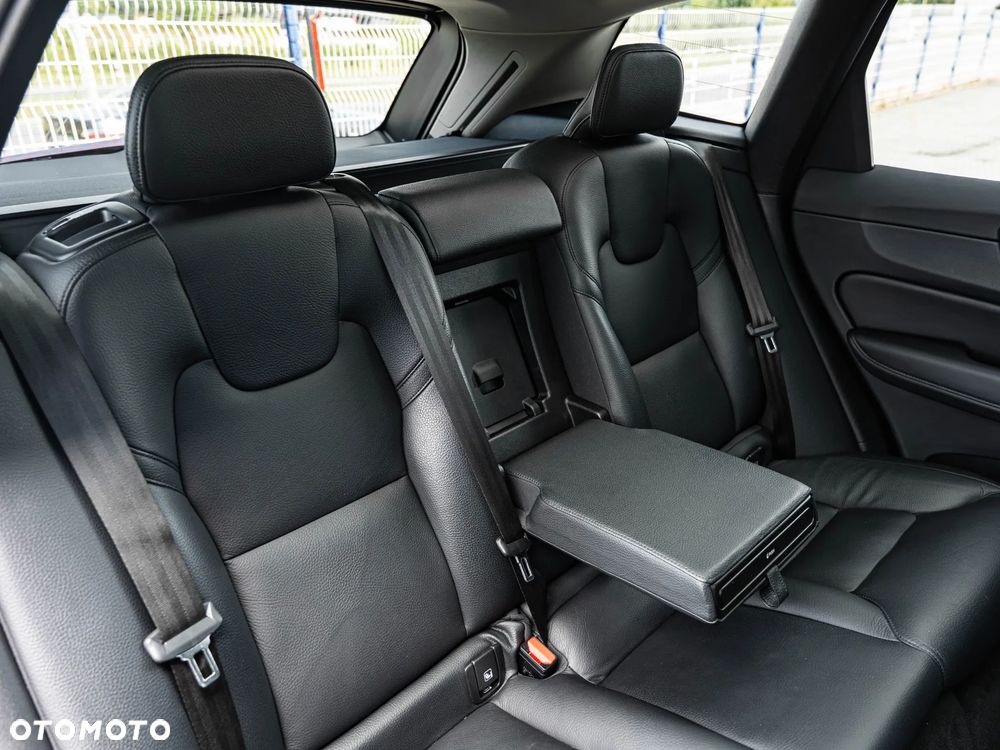 Volvo XC 60 B4 D Plus Bright - 25