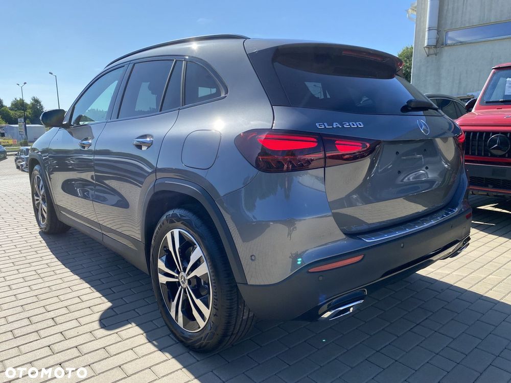 Mercedes-Benz GLA - 2