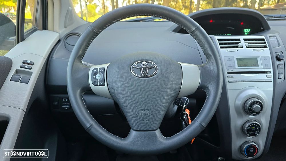 Toyota Yaris 1.0 VVT-i AC Manual - 32