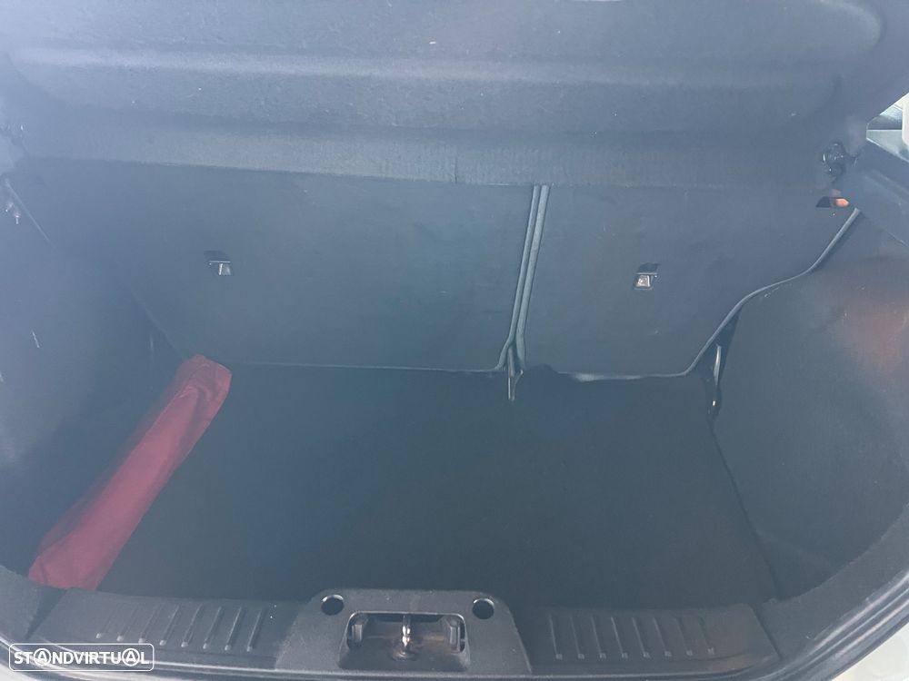 Ford Fiesta 1.4 TDCI Champions Edition - 27