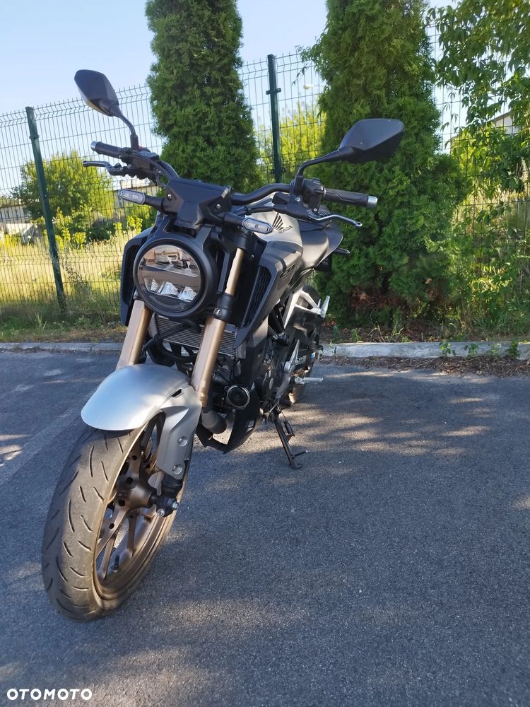 Honda CB - 1