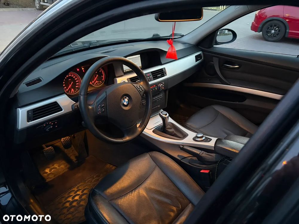 BMW Seria 3 325d - 10
