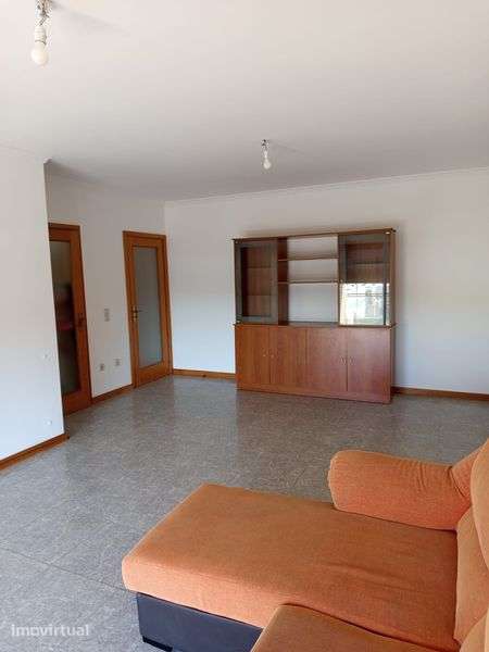 Arrenda-se T2 com lugar garagem para 2 carros - Grande imagem: 3/9