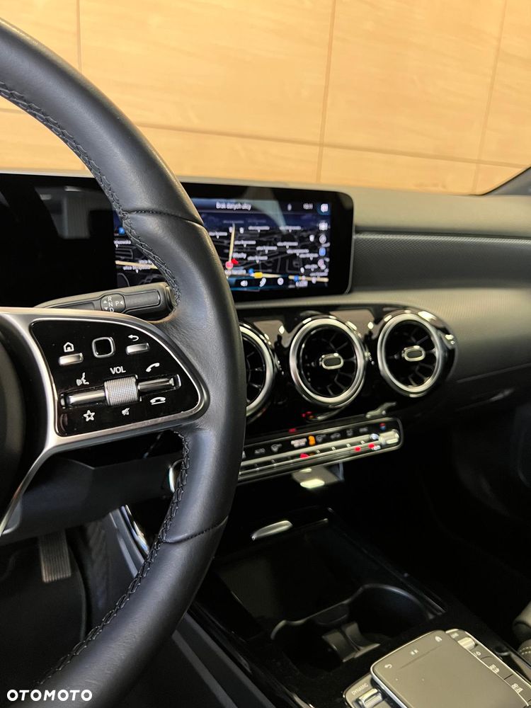 Mercedes-Benz Klasa A 200 7G-DCT - 17