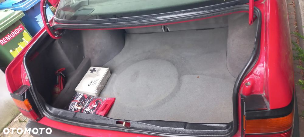 Volkswagen Passat 1.9 TD CL - 22