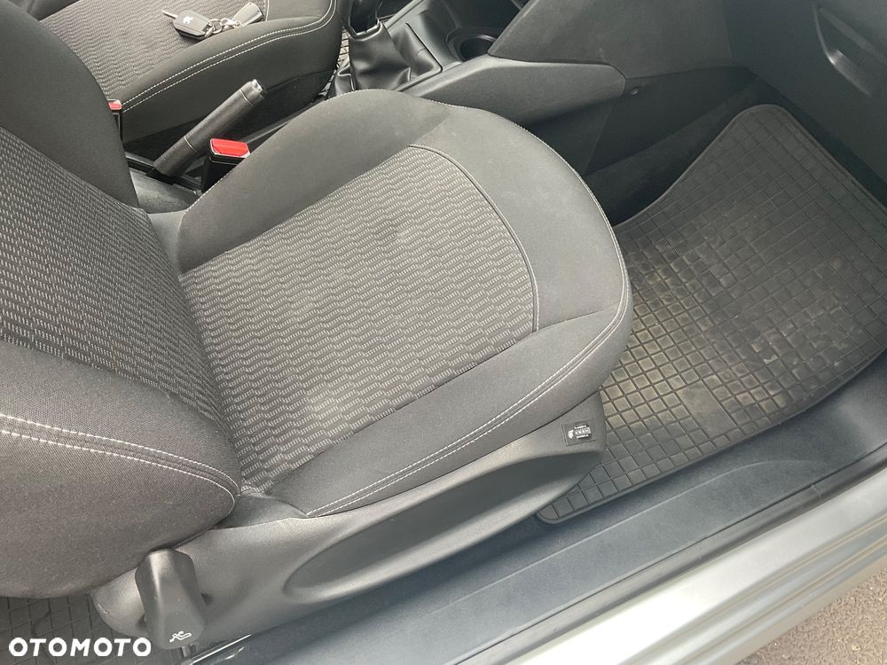 Peugeot 208 - 15