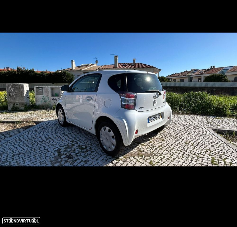 Toyota iQ - 4