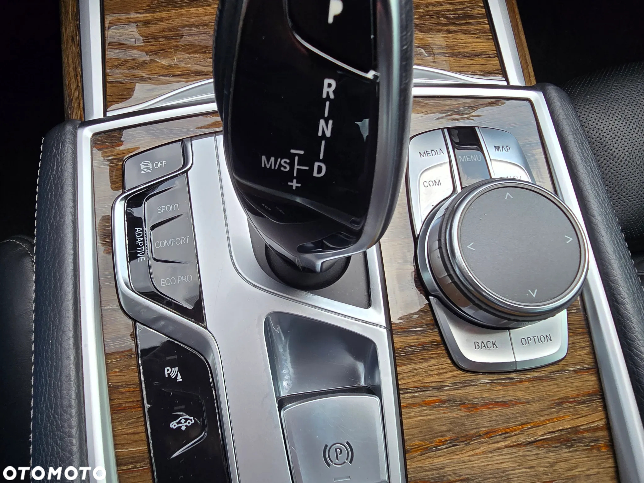 BMW Seria 7 740Li - 34