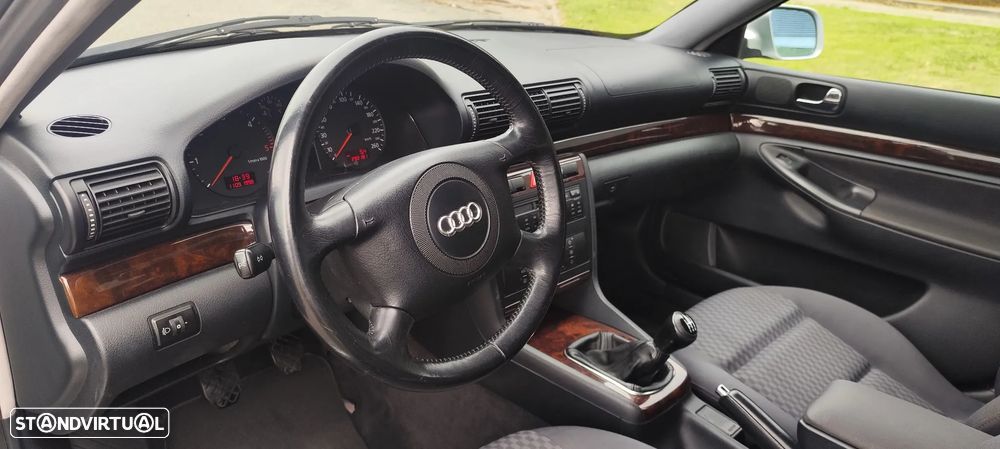 Audi A4 Avant 1.9 TDI Attraction - 10