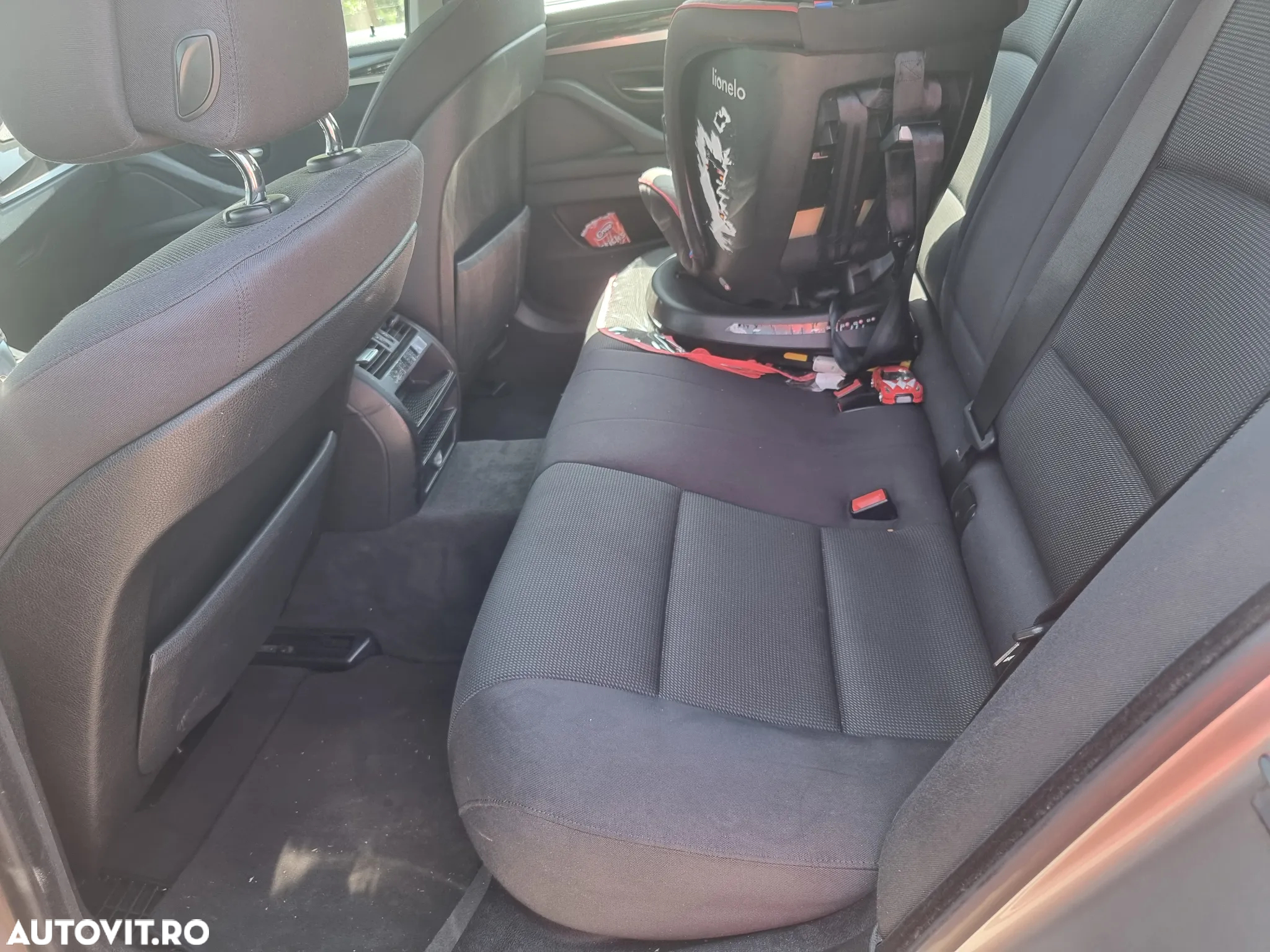 BMW Seria 5 530d xDrive Touring - 14