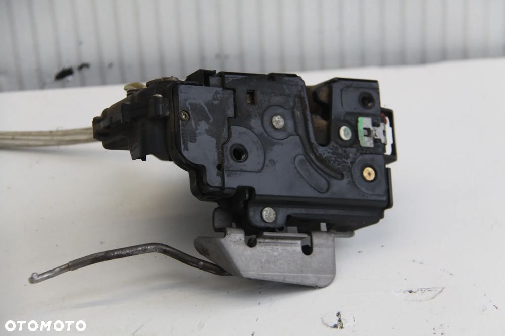 ZAMEK LEWY PRZEDNI AUDI A6 C5 4B1837015G 9 PIN