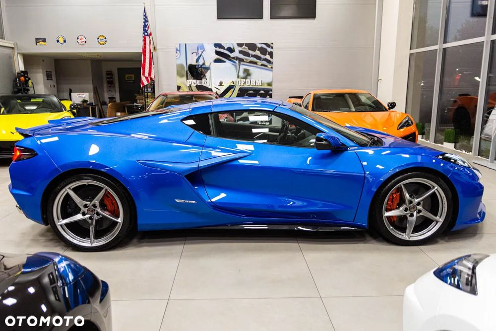 Chevrolet Corvette - 12
