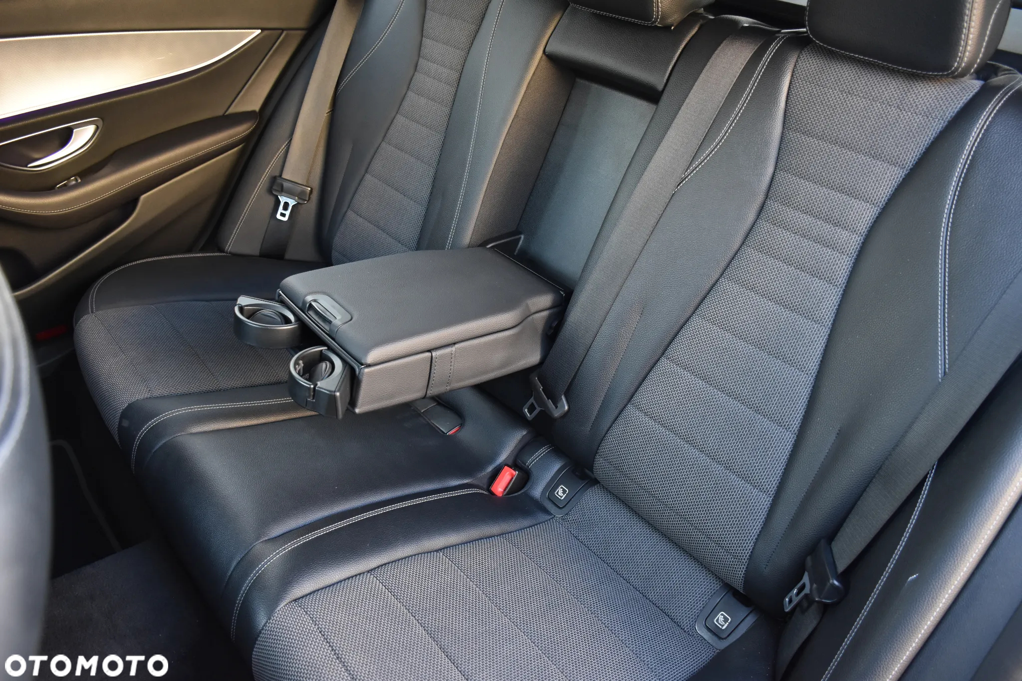 Mercedes-Benz Klasa E 220 d T 9G-TRONIC AMG Line - 35