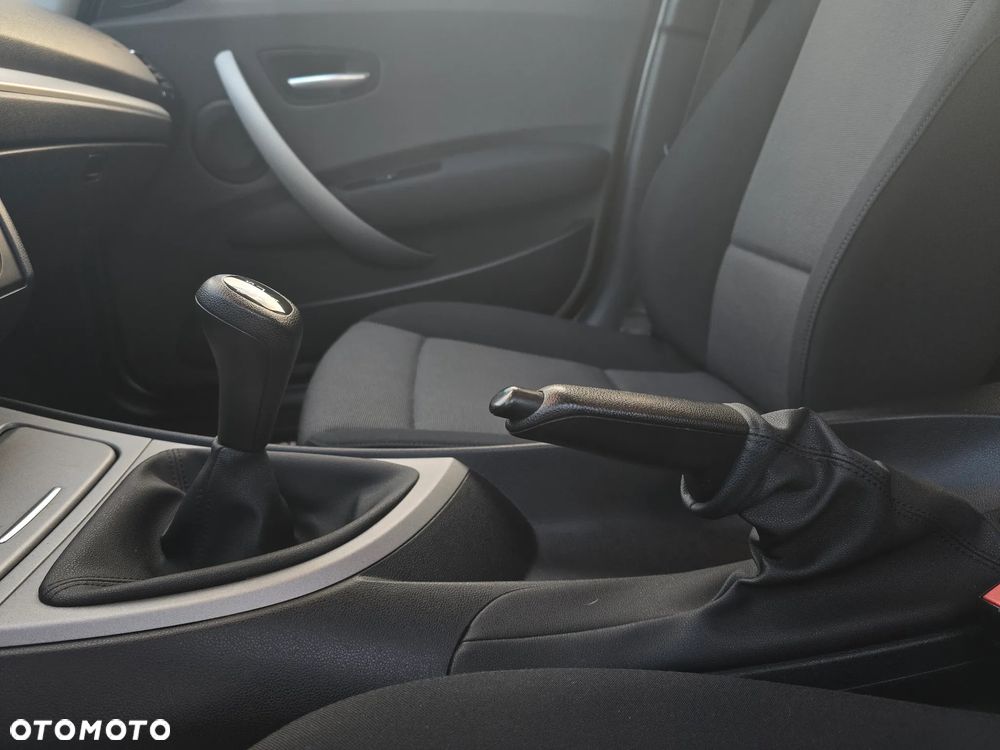 BMW Seria 1 116i - 24