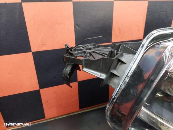 Conjunto Ópticas Peugeot Partner Caixa (K9) - 5