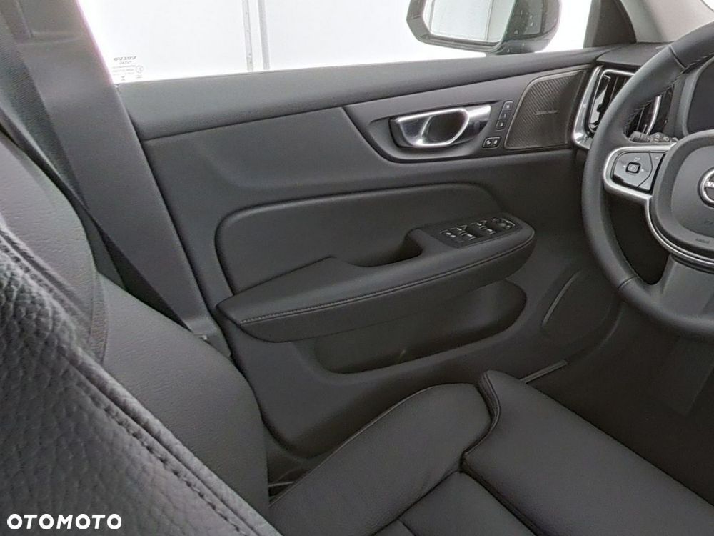 Volvo V60 B4 B DKG Plus Dark - 12