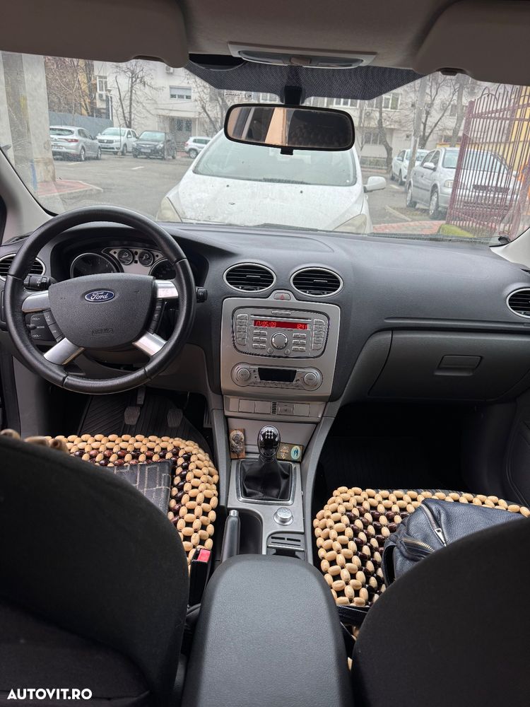 Ford Focus 1.6 Ambiente - 4
