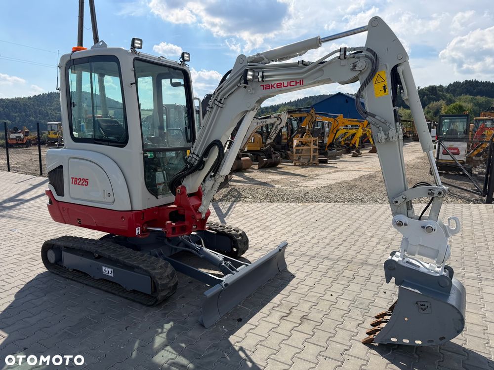 Takeuchi Tb225 - 9