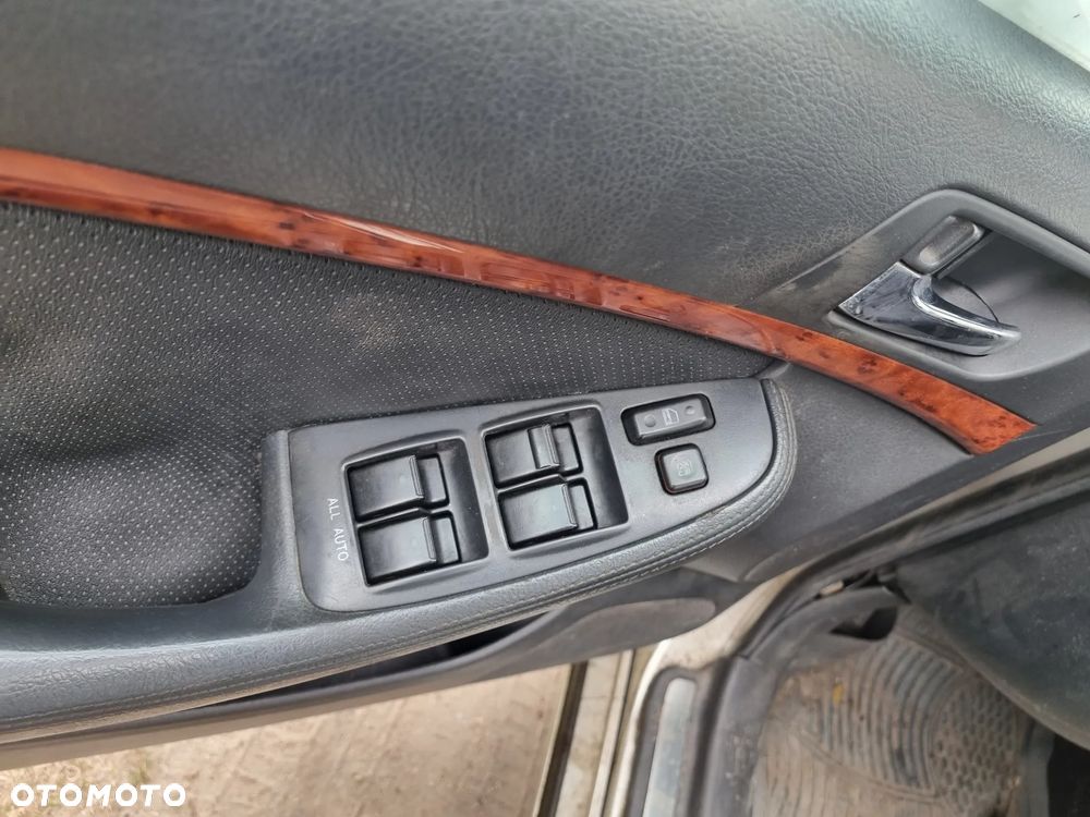 Toyota Avensis 2.0 D-4D High - 13