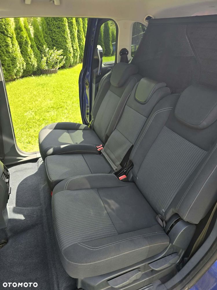 Ford Grand C-MAX - 11