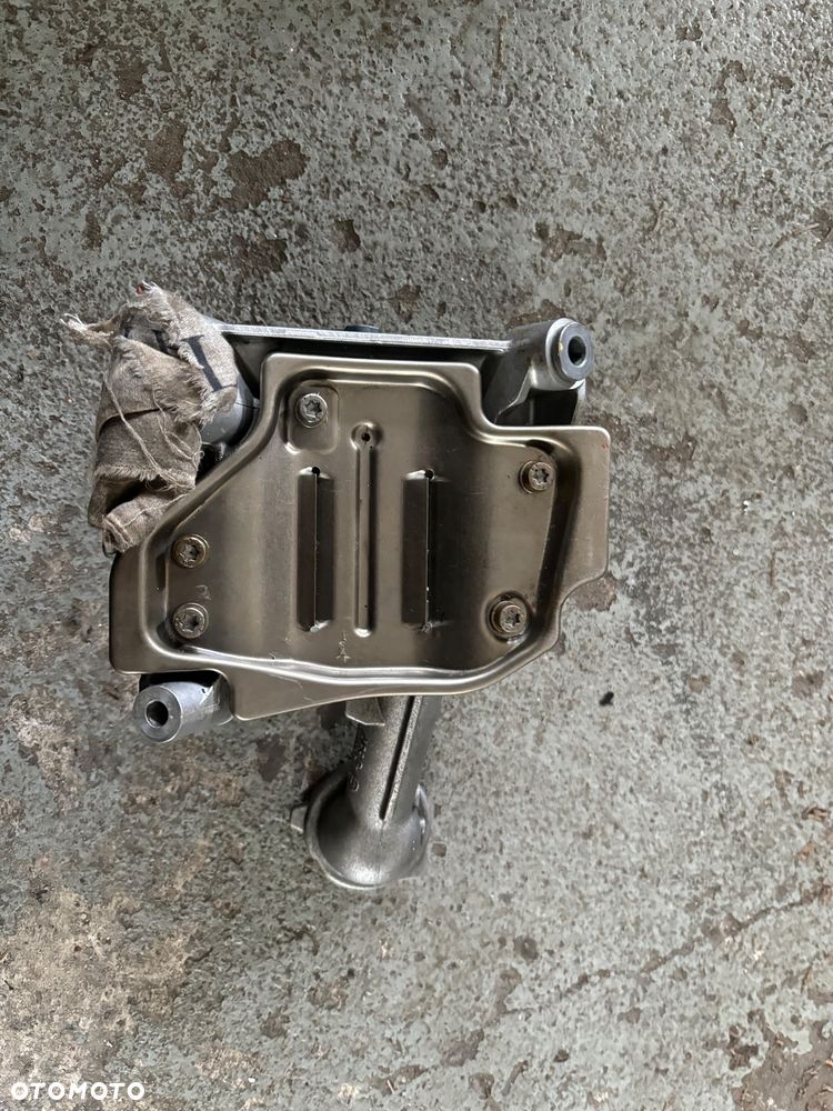 BMW F06 POMPA OLEJU 7643256 N63 - 3