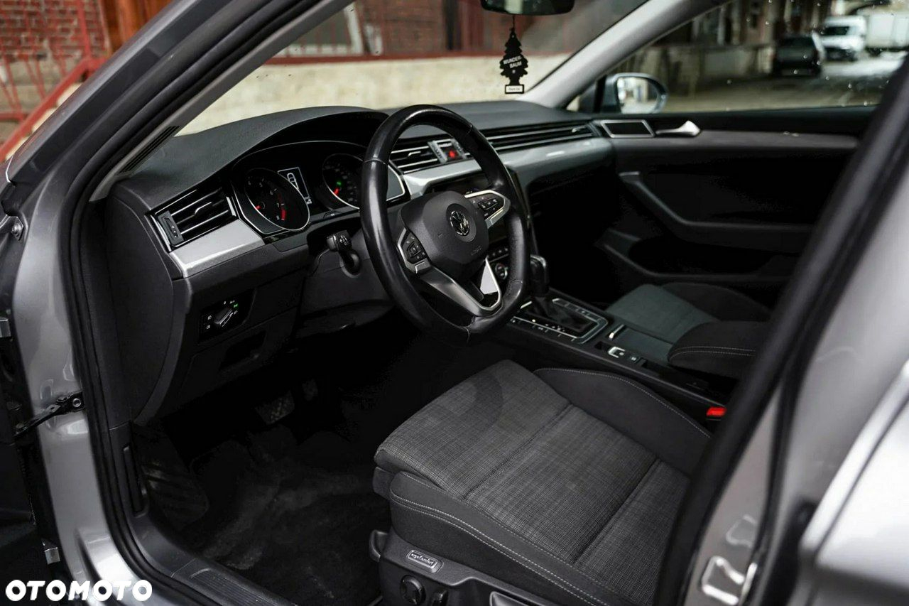 Volkswagen Passat - 12