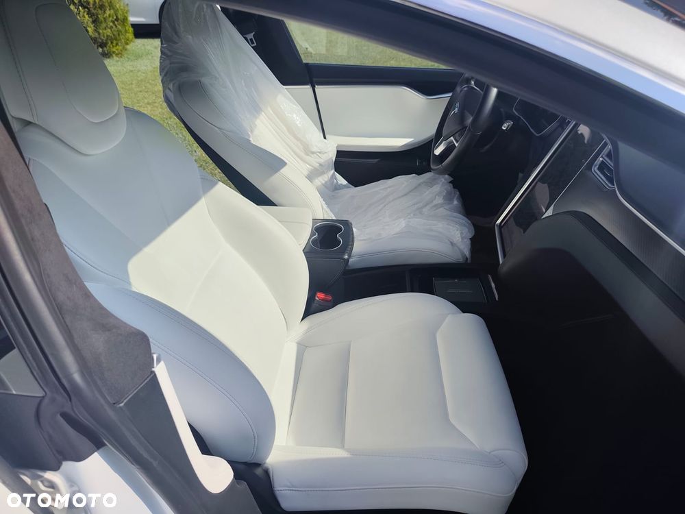 Tesla Model S - 18