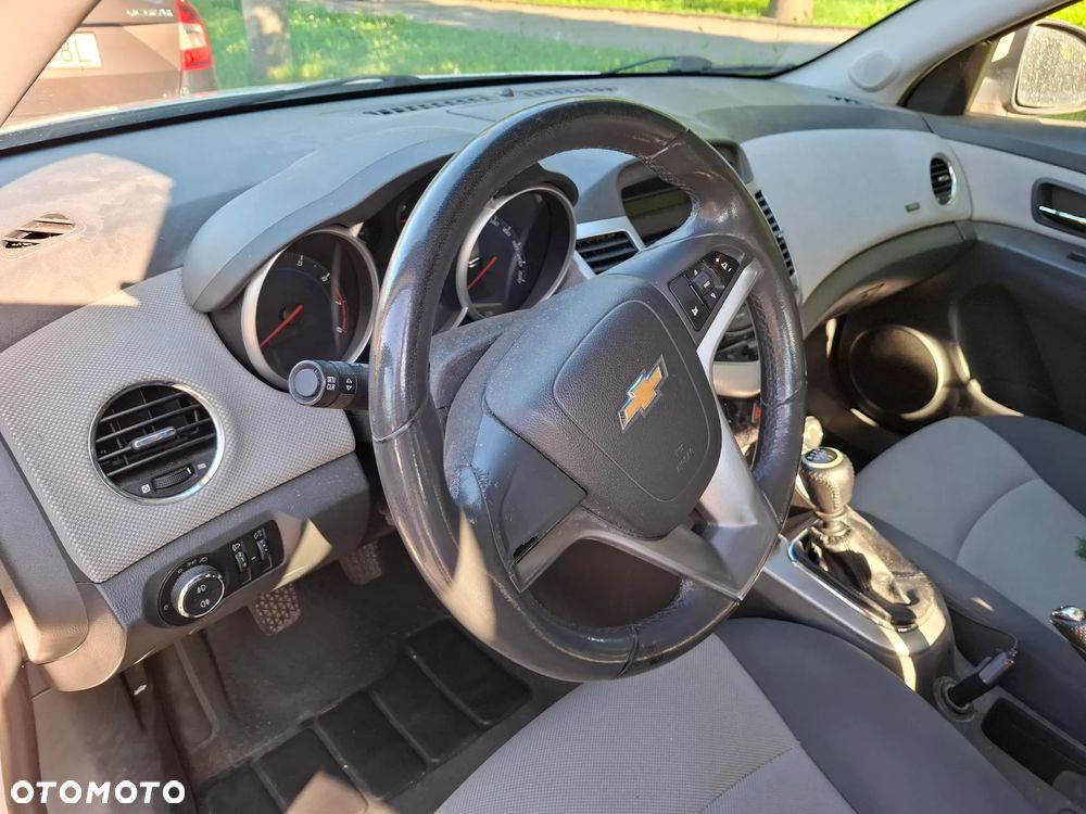 Chevrolet Cruze 1.6 LS - 12