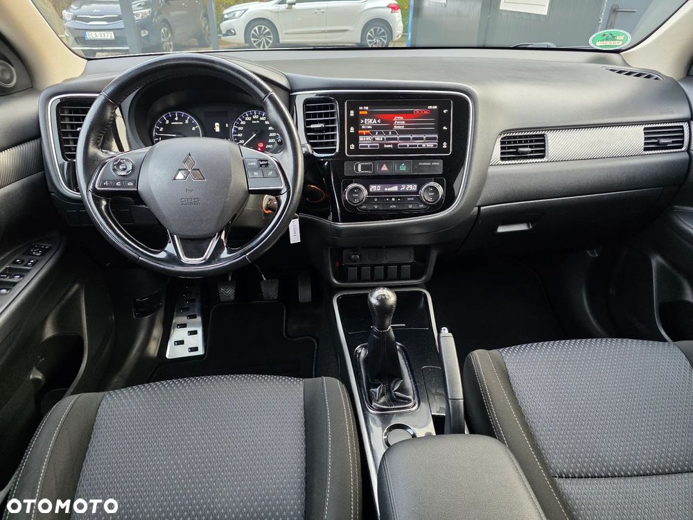 Mitsubishi Outlander 2.0 2WD Diamant Edition - 27
