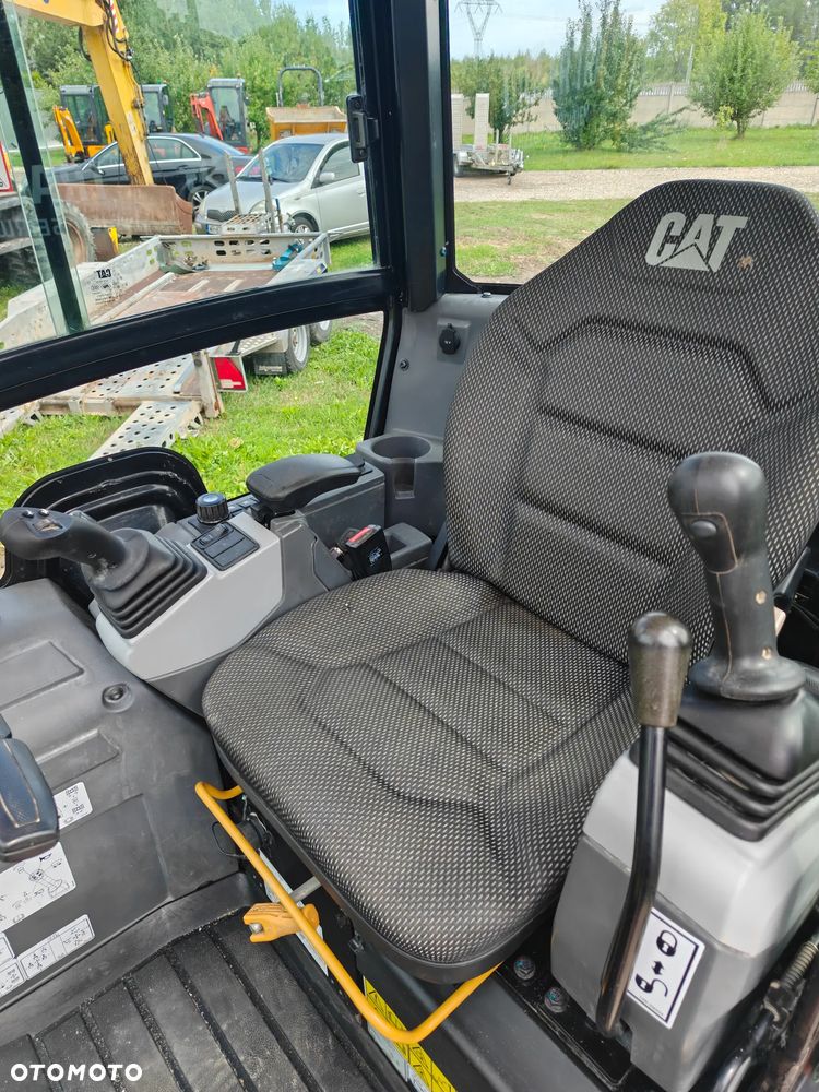 Caterpillar 301.6 - 18