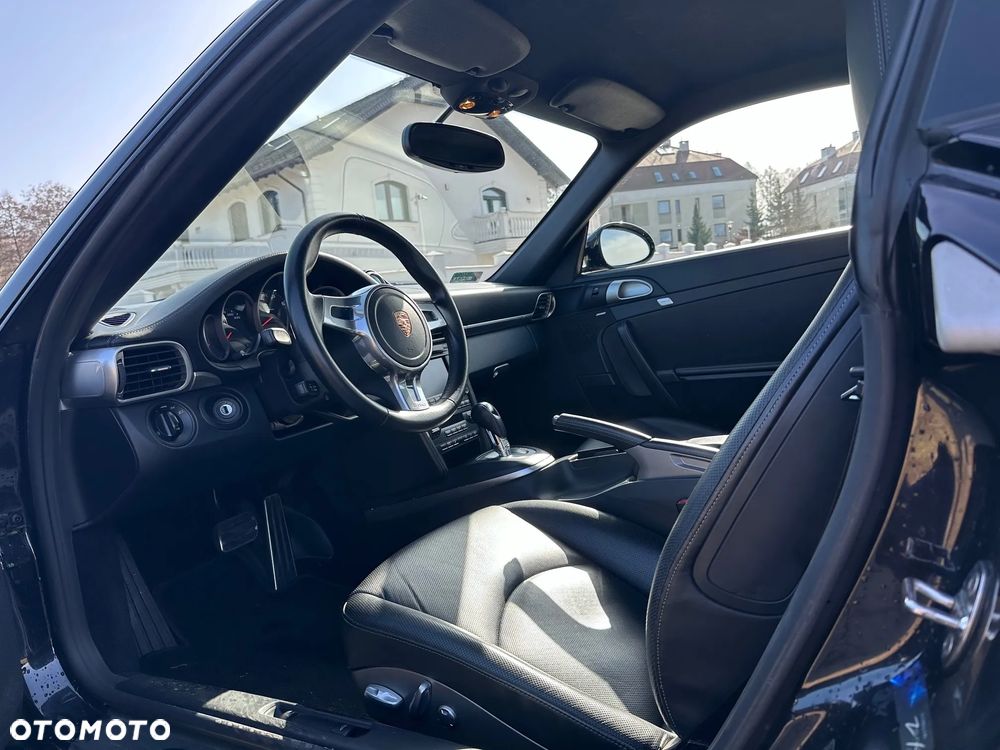 Porsche 911 Carrera 4 GTS PDK - 2