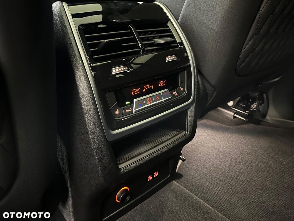 BMW X7 - 26